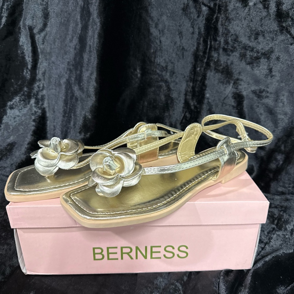 Berness Rose Bud Sandal